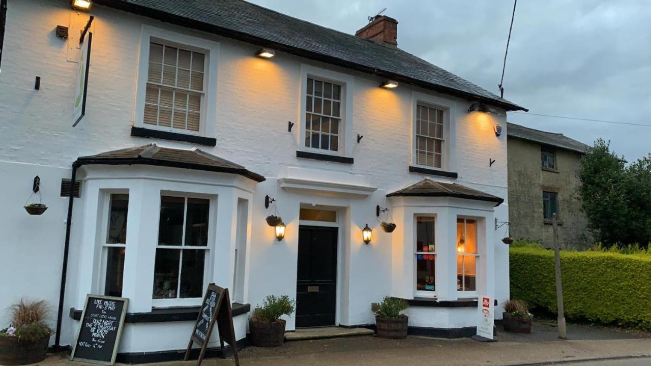 Hotel The Fox And Hounds Whittlebury Exteriér fotografie