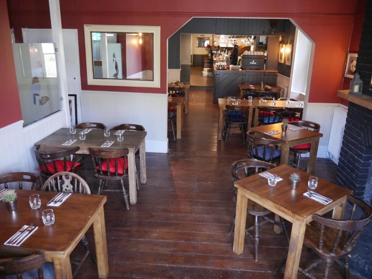 Hotel The Fox And Hounds Whittlebury Exteriér fotografie
