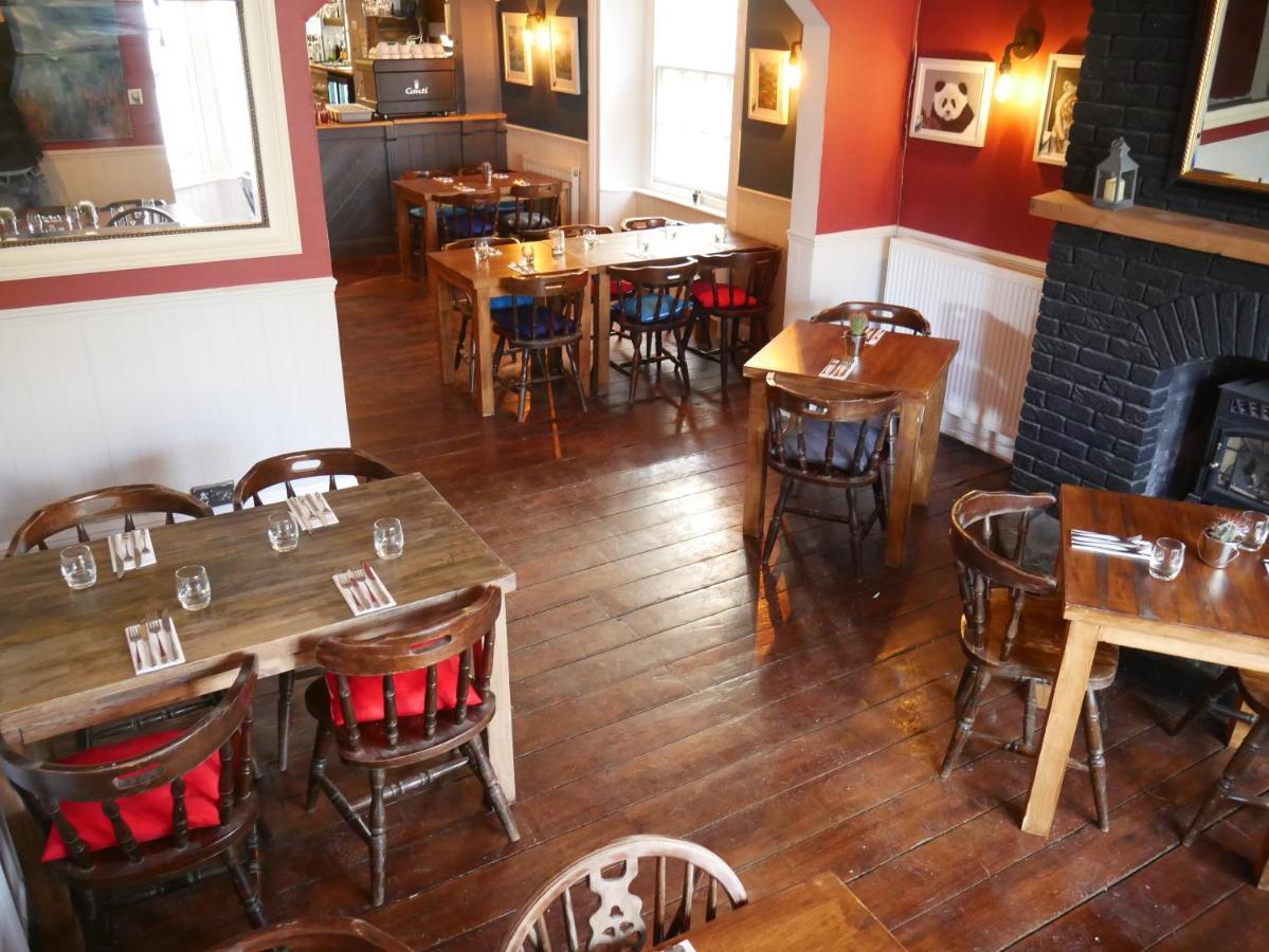 Hotel The Fox And Hounds Whittlebury Exteriér fotografie